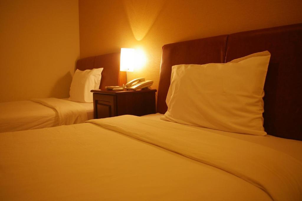 The Orchid Hotel Ambon Zimmer foto